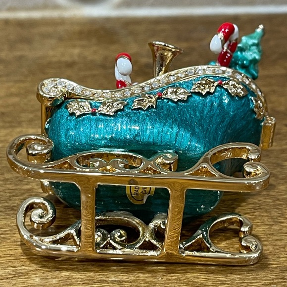 Sleigh of toys, Bejeweled Enamel Trinket Boxes. - Picture 12 of 12